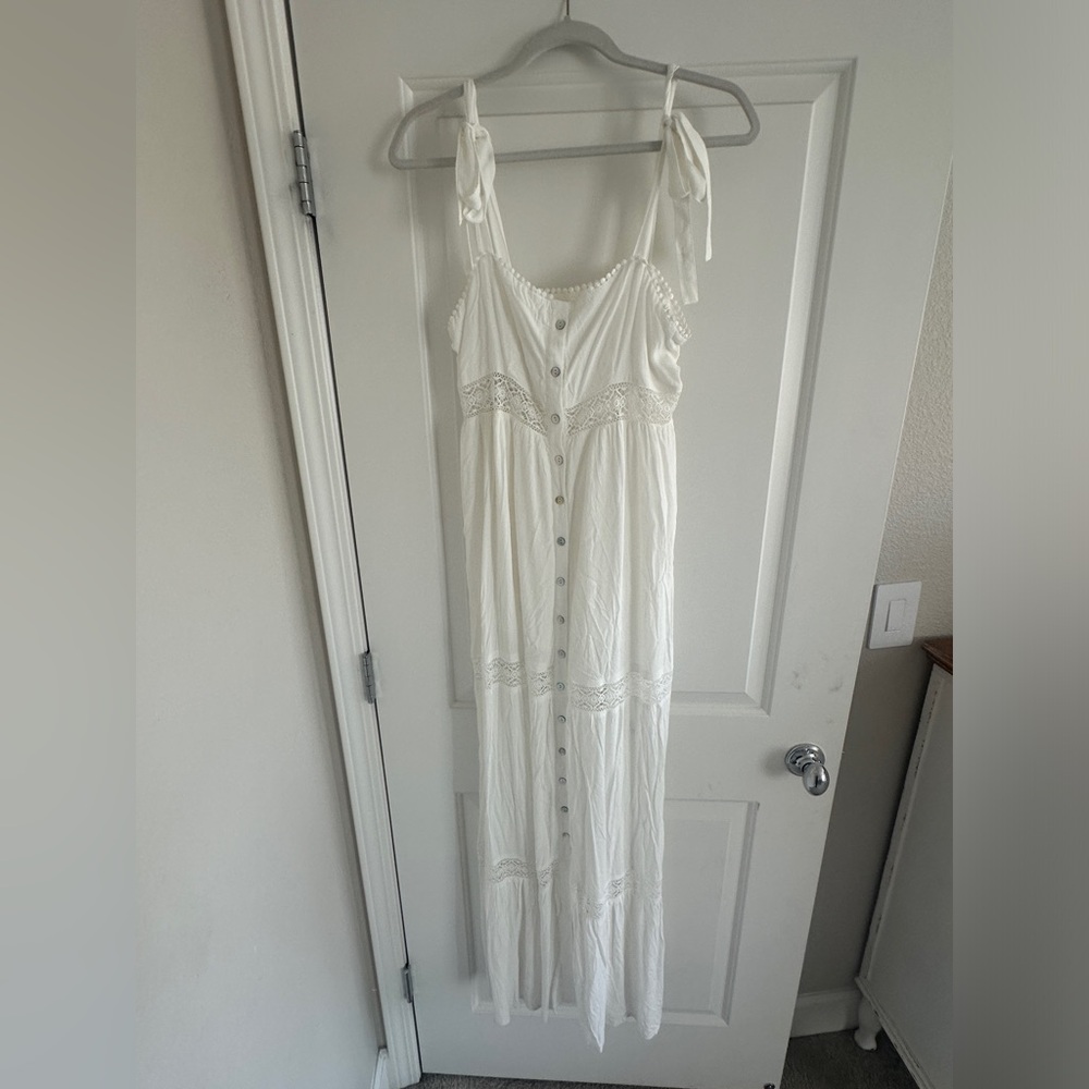 White Maxi Dress. Forever 21 size Small